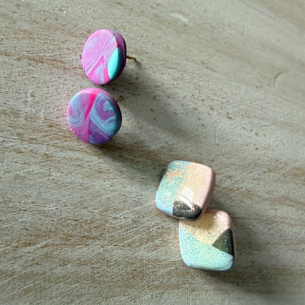 Handmade clay earrings ( 2 pairs)
